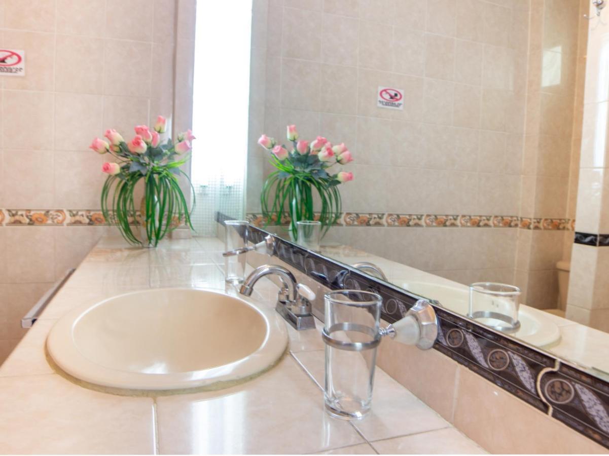 Capital O Hotel Villa Monini Πουέμπλα Εξωτερικό φωτογραφία